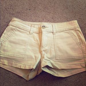 Light kaki shorts